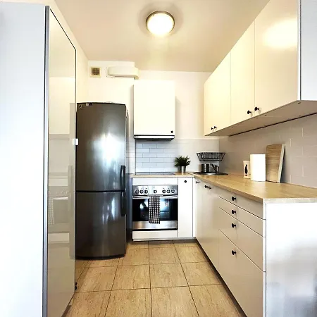 Jemiolowa ~ Self Check-in 20h ~ Lift Apartment Wroclaw
