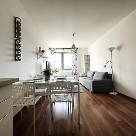 Jemiolowa ~ Self Check-in 20h ~ Lift Apartment *